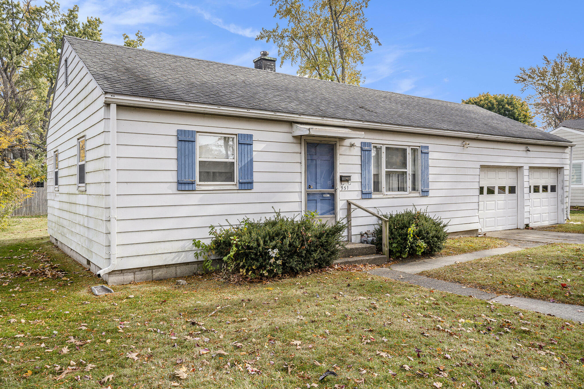 Property Photo:  951 Monroe Boulevard  MI 49090 