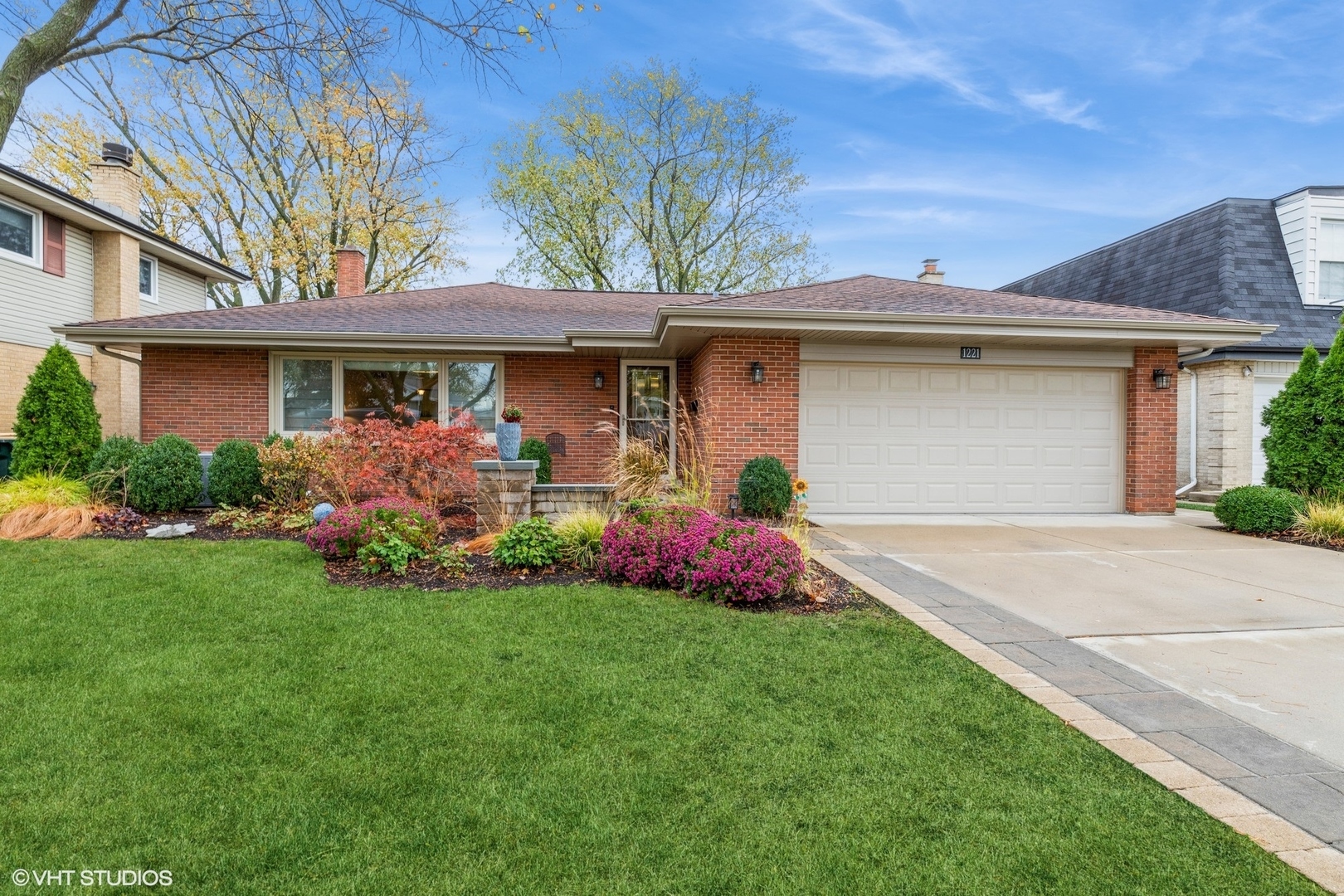 Property Photo: 1221 Crain Street IL 60068