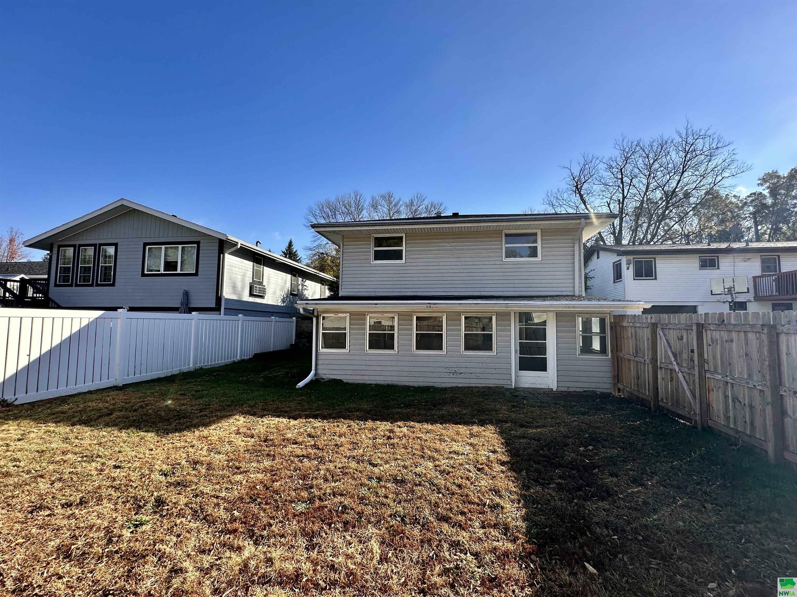 Property Photo:  2413 S Nicollet Street  IA 51106 