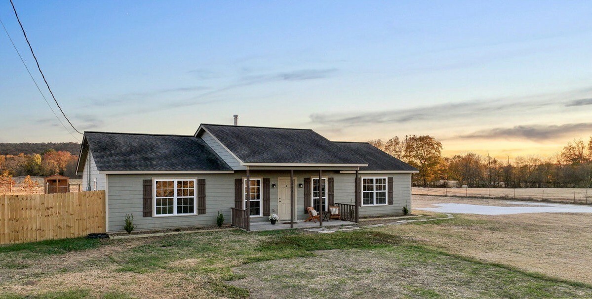 Property Photo: 16823 E Wyman Road AR 72701