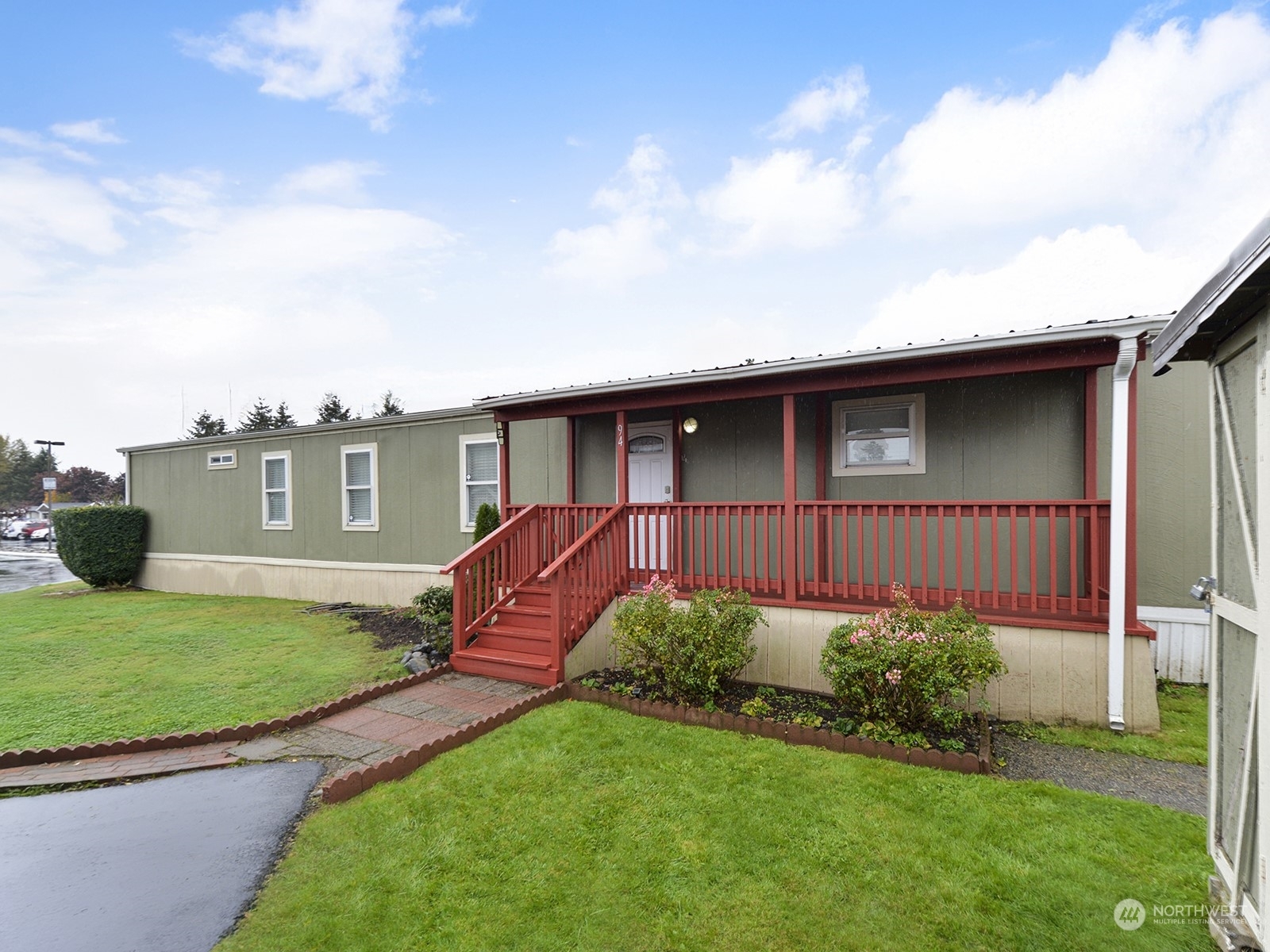 Property Photo:  210 37th Street SE 94  WA 98002 