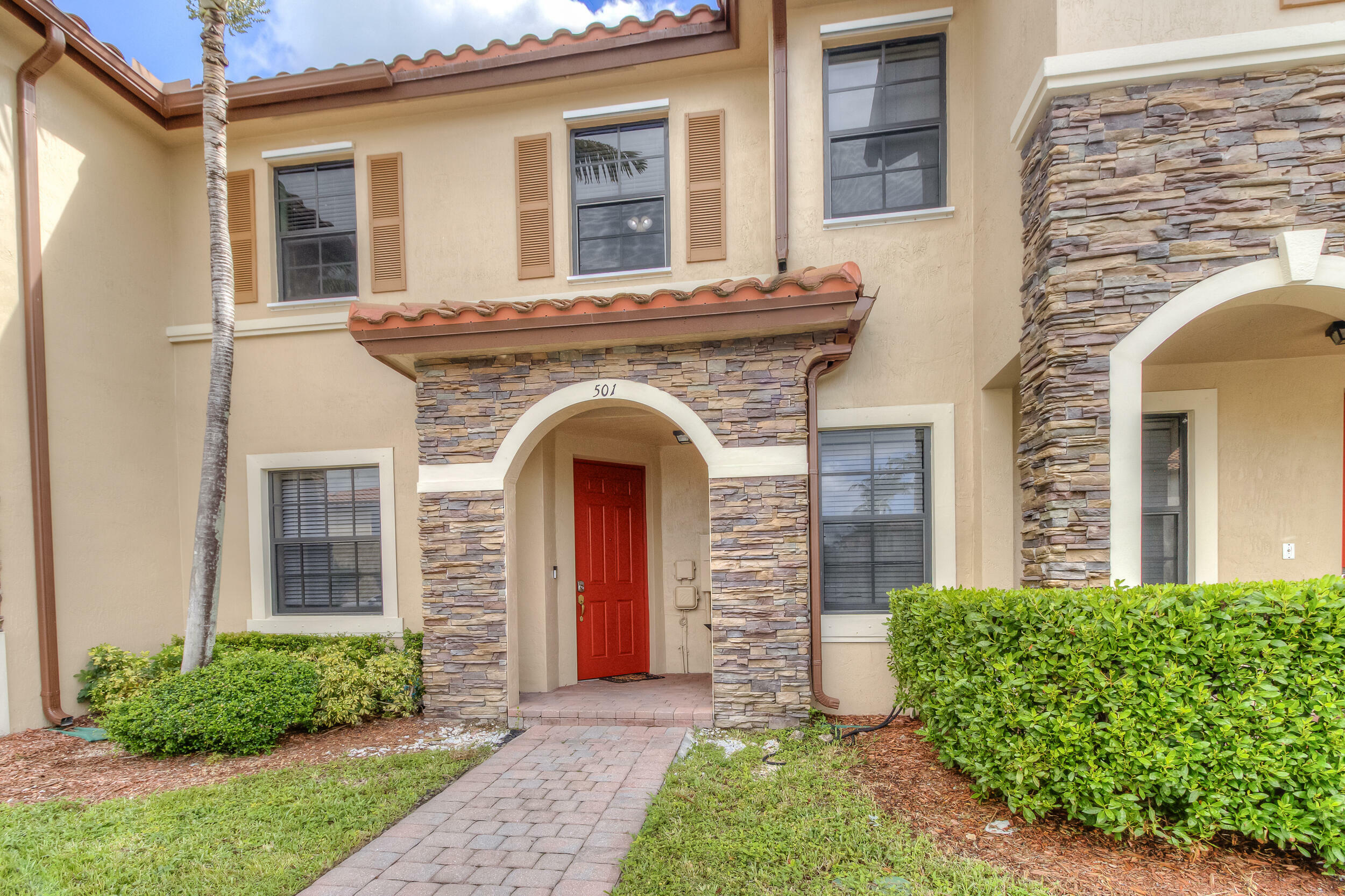 Property Photo:  501 SE 32nd Terrace  FL 33033 