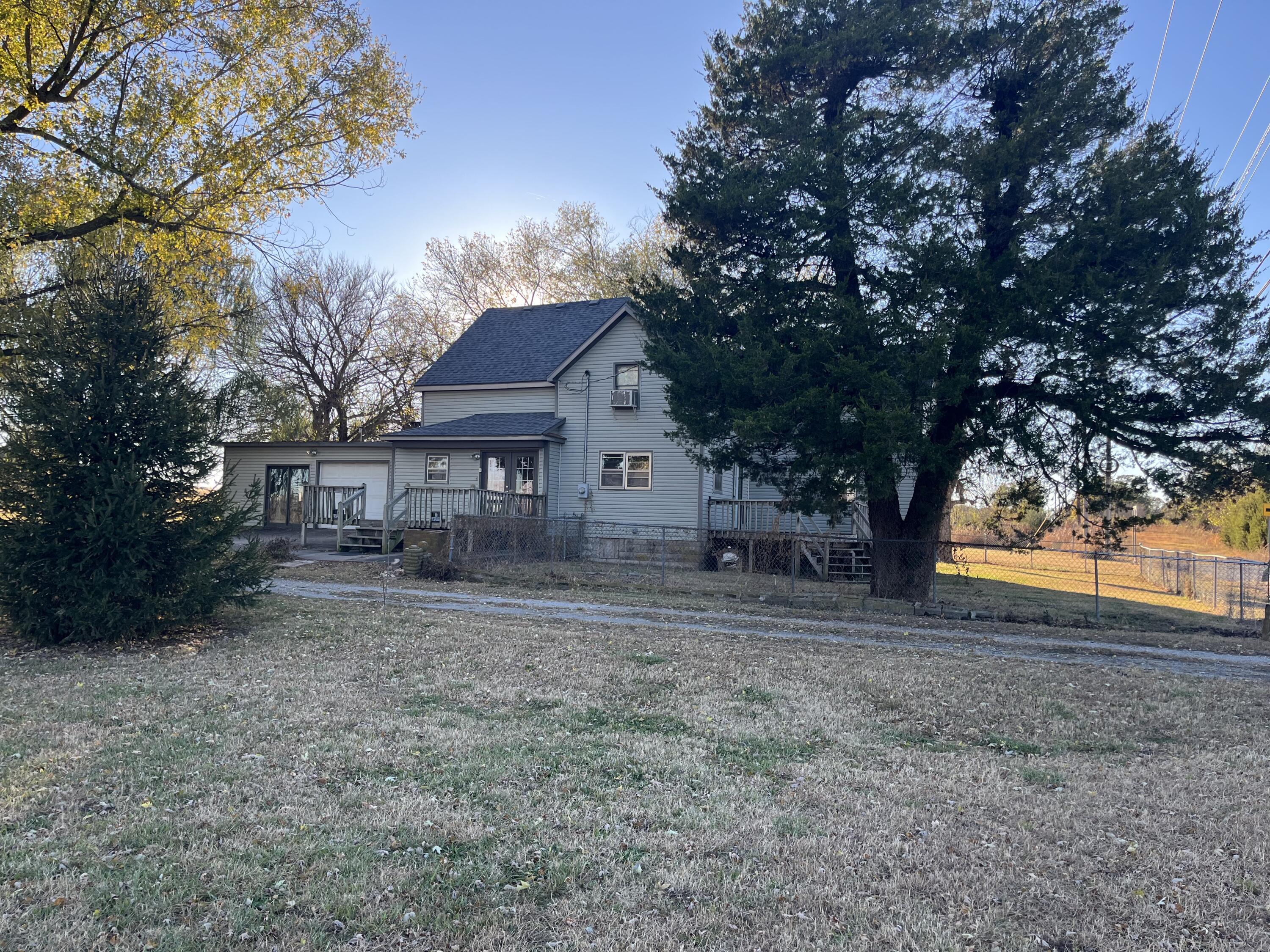 Property Photo: 690 W High Street MO 65605