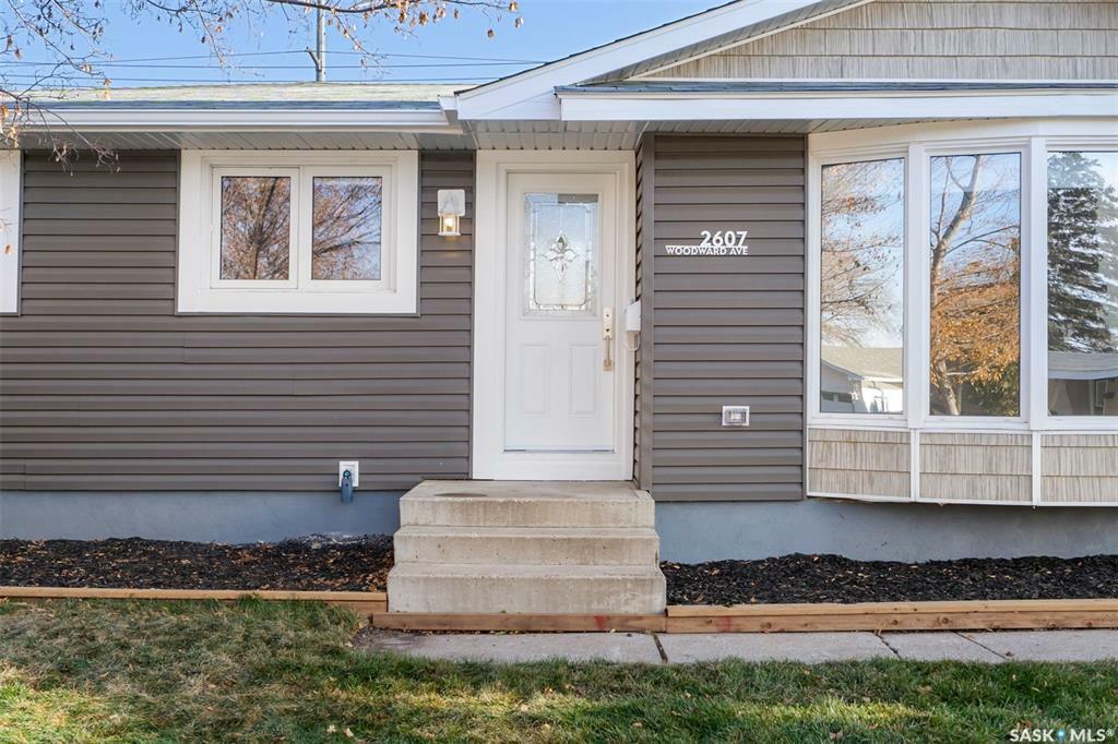 Property Photo:  2607 Woodward Avenue  SK S7J 2N7 