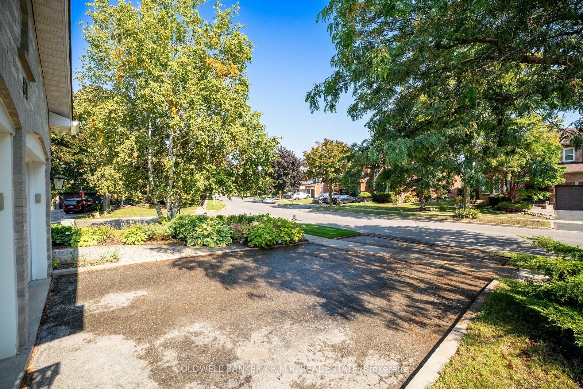 Photo de la propriété:  81 Willowbrook Dr  ON L1R 2A8 