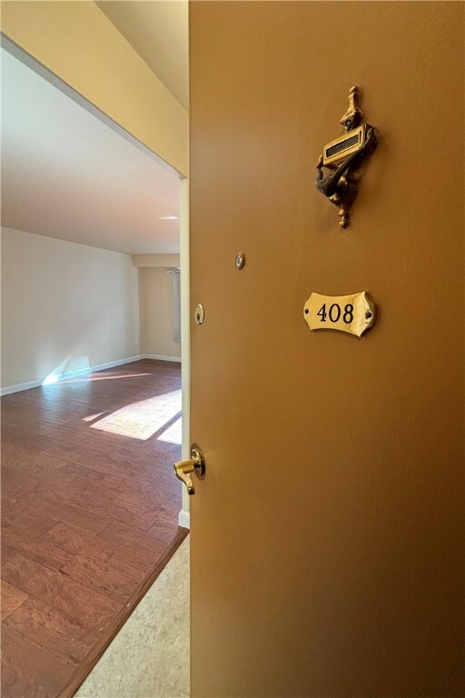 Property Photo:  4625 Fifth Ave 408  PA 15213 