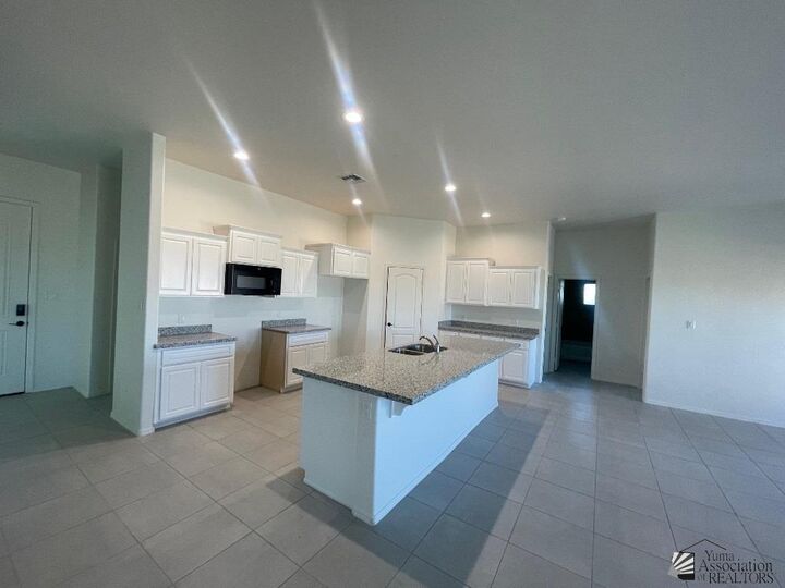 Property Photo: 7299 E 44 Ln AZ 85365