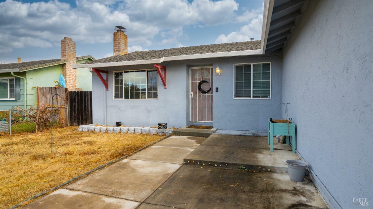 Property Photo:  825 Blossom Avenue  CA 94585 