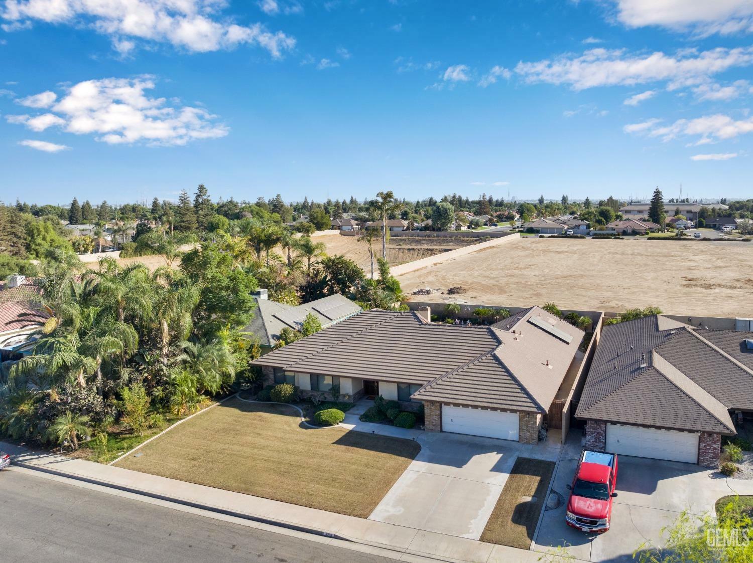 Property Photo:  6209 Spring Valley Drive  CA 93308 