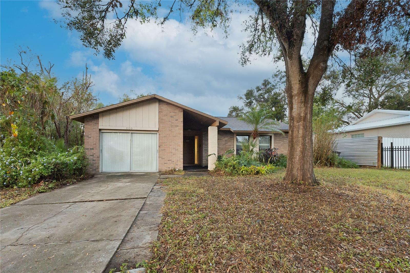 609 Missionwoode Drive  Seffner FL 33584 photo