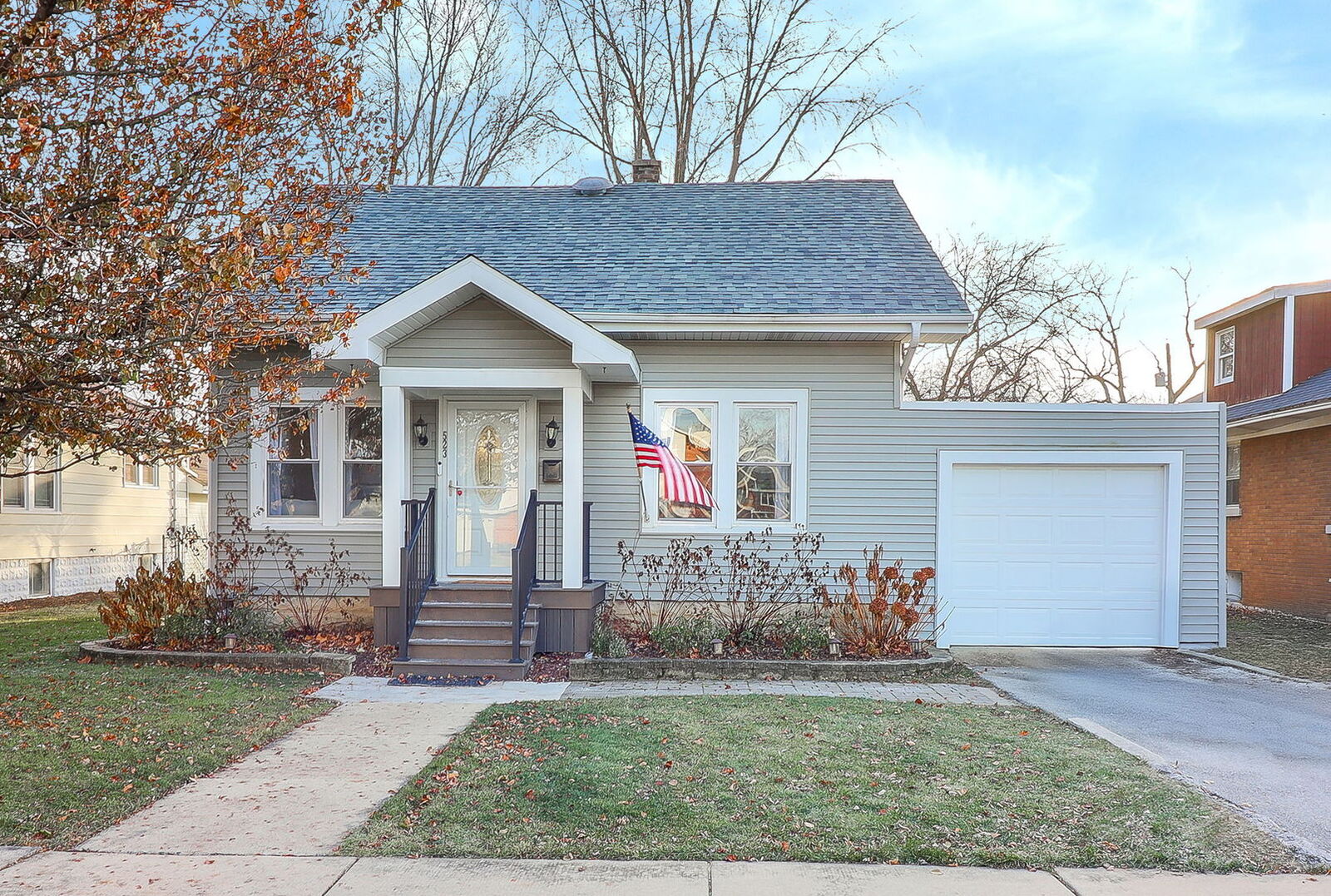 Property Photo: 523 E 3rd Street IL 60441