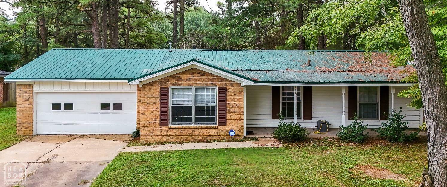 Property Photo:  1705 Colonial Road  AR 72401 