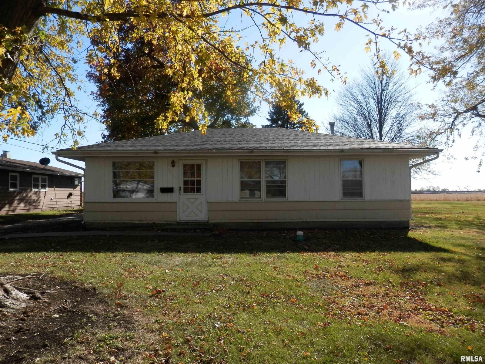 Property Photo:  2022 Newcomer Drive  IL 61401 