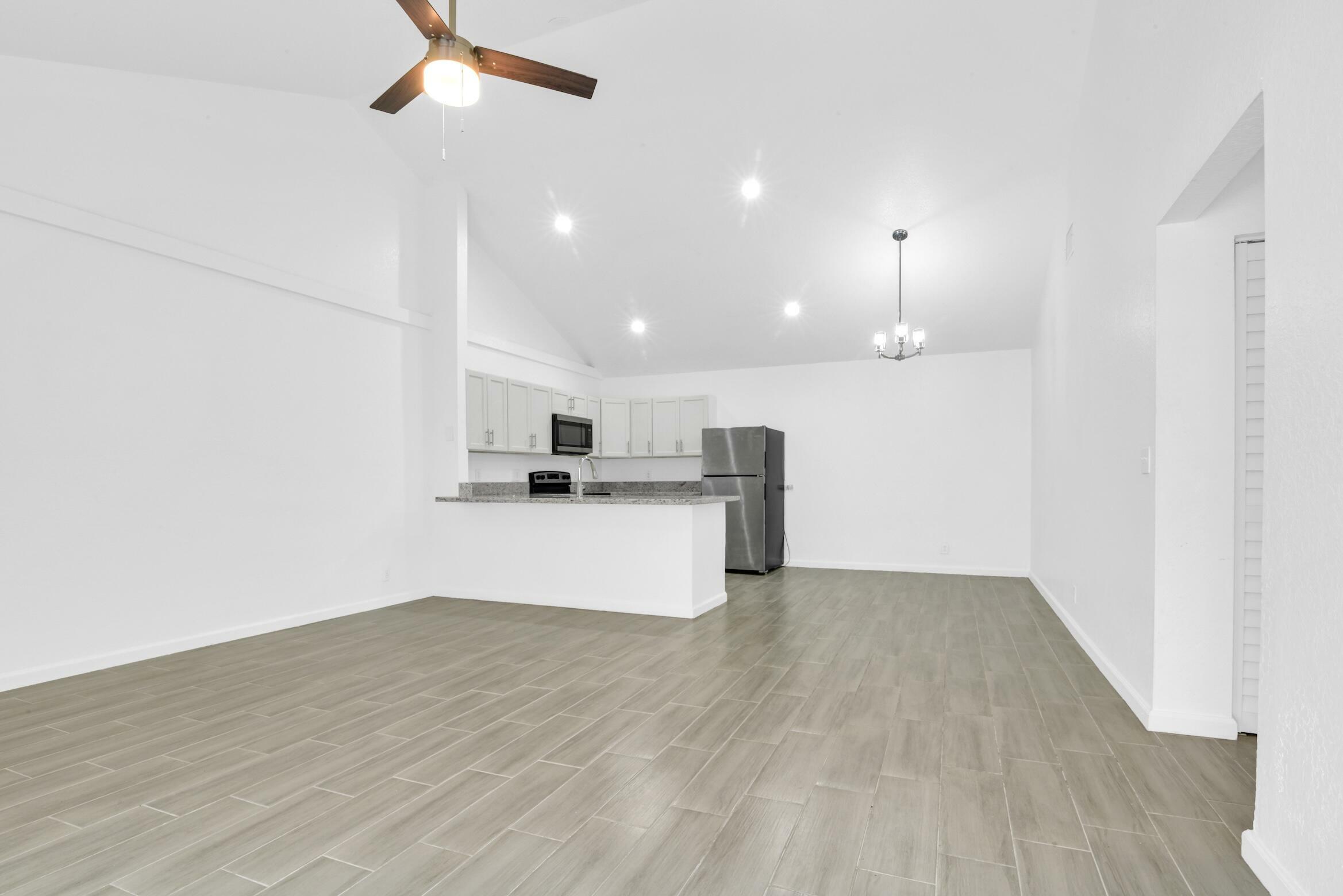 Property Photo:  