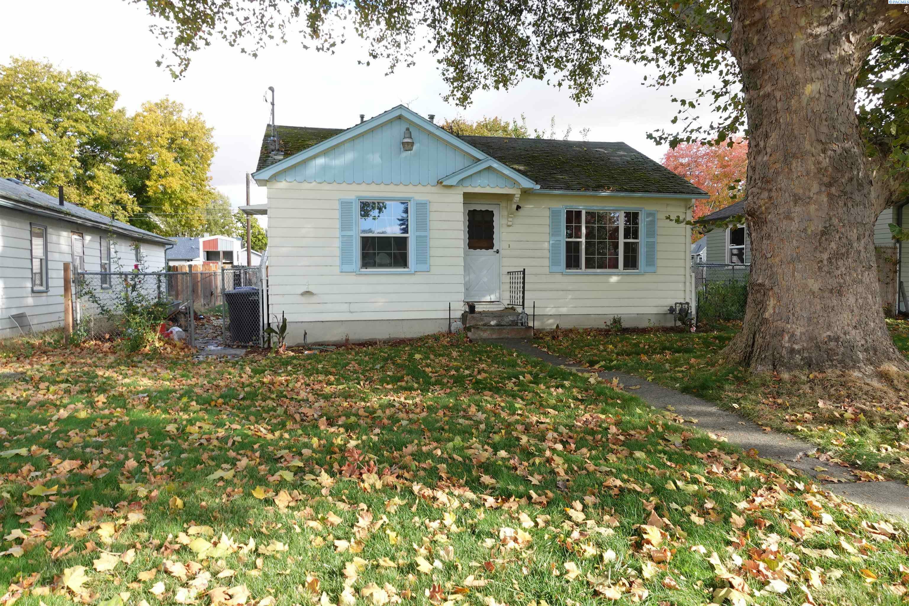 Property Photo:  609 Holly St  WA 99336-3515 