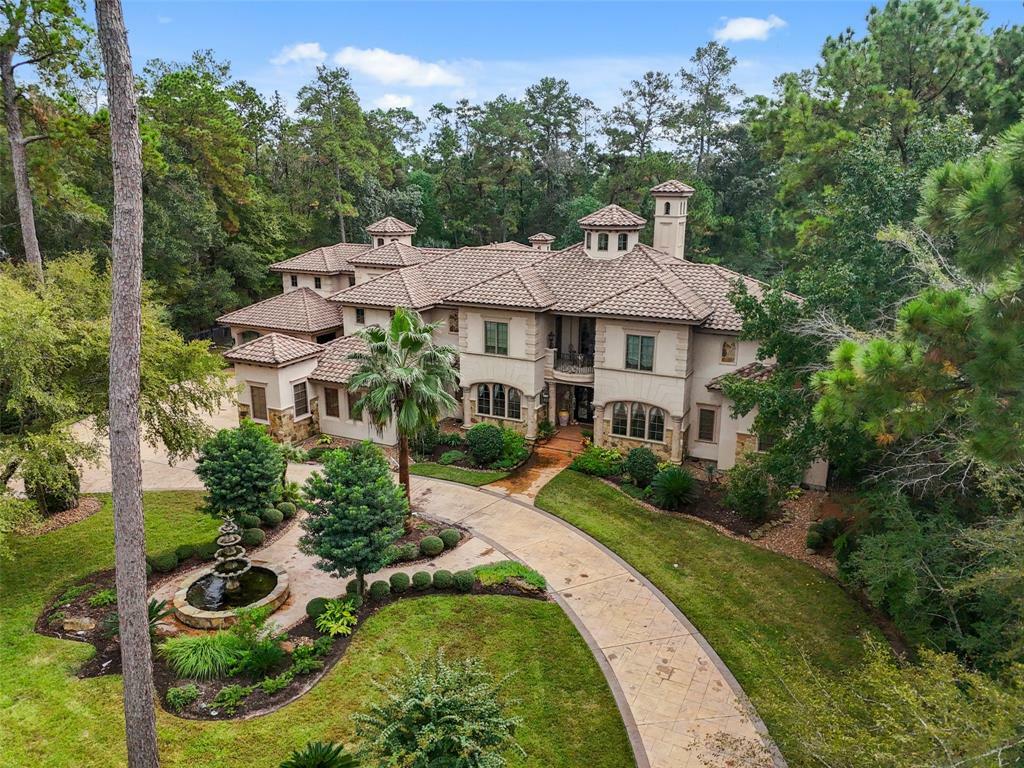 Property Photo: 23 Villeroy Way TX 77382