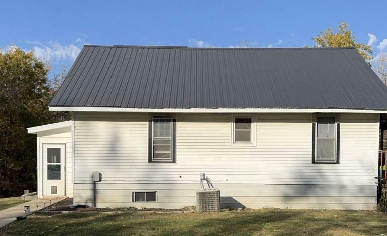 Property Photo:  706 Old Highway 6 N/A  MO 64648 