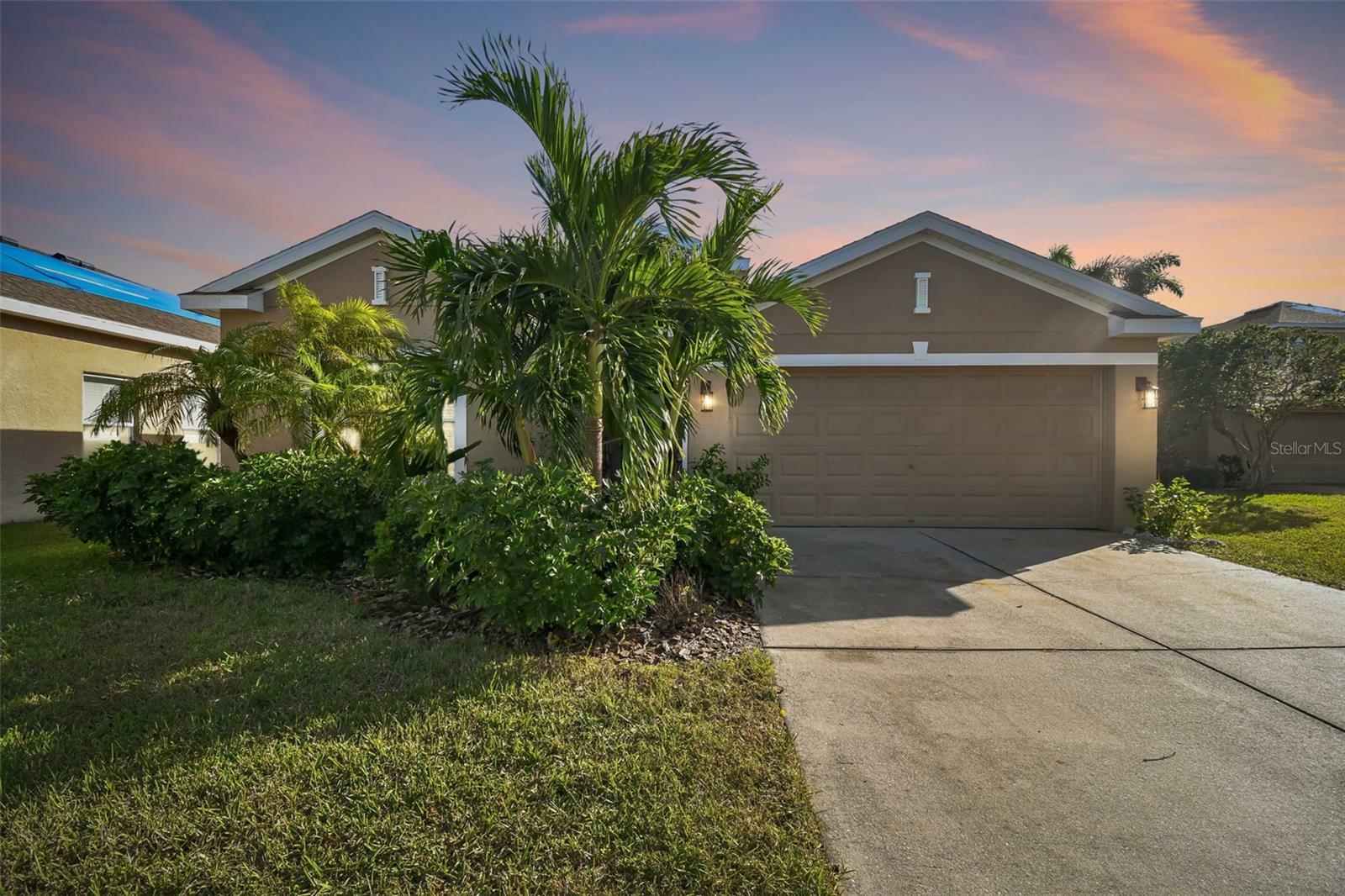 Property Photo:  724 Griffen Heights Court  FL 33570 