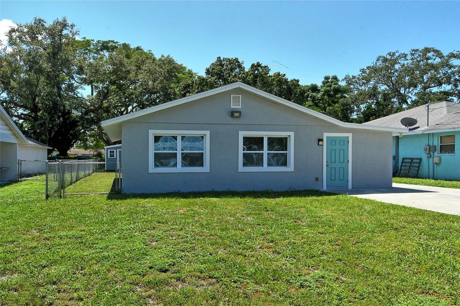 Property Photo:  518 36th Avenue E  FL 34208 