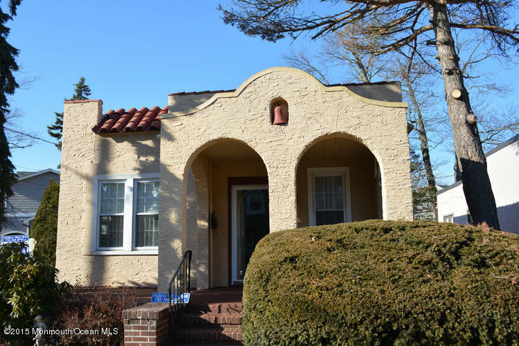 Property Photo:  10 Valandora Court  NJ 07762 