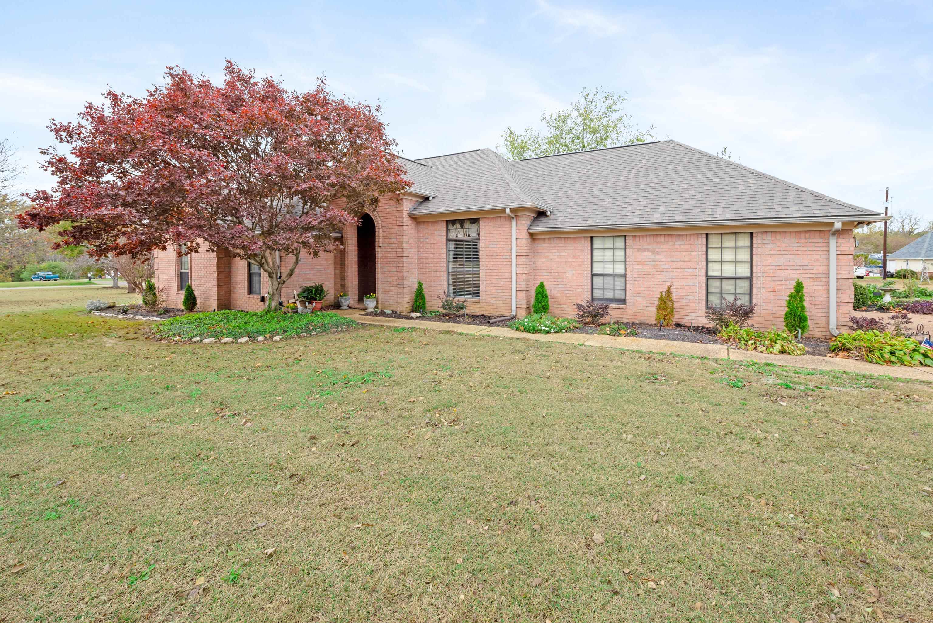 Property Photo:  370 Plum Tree Cir  TN 38058 