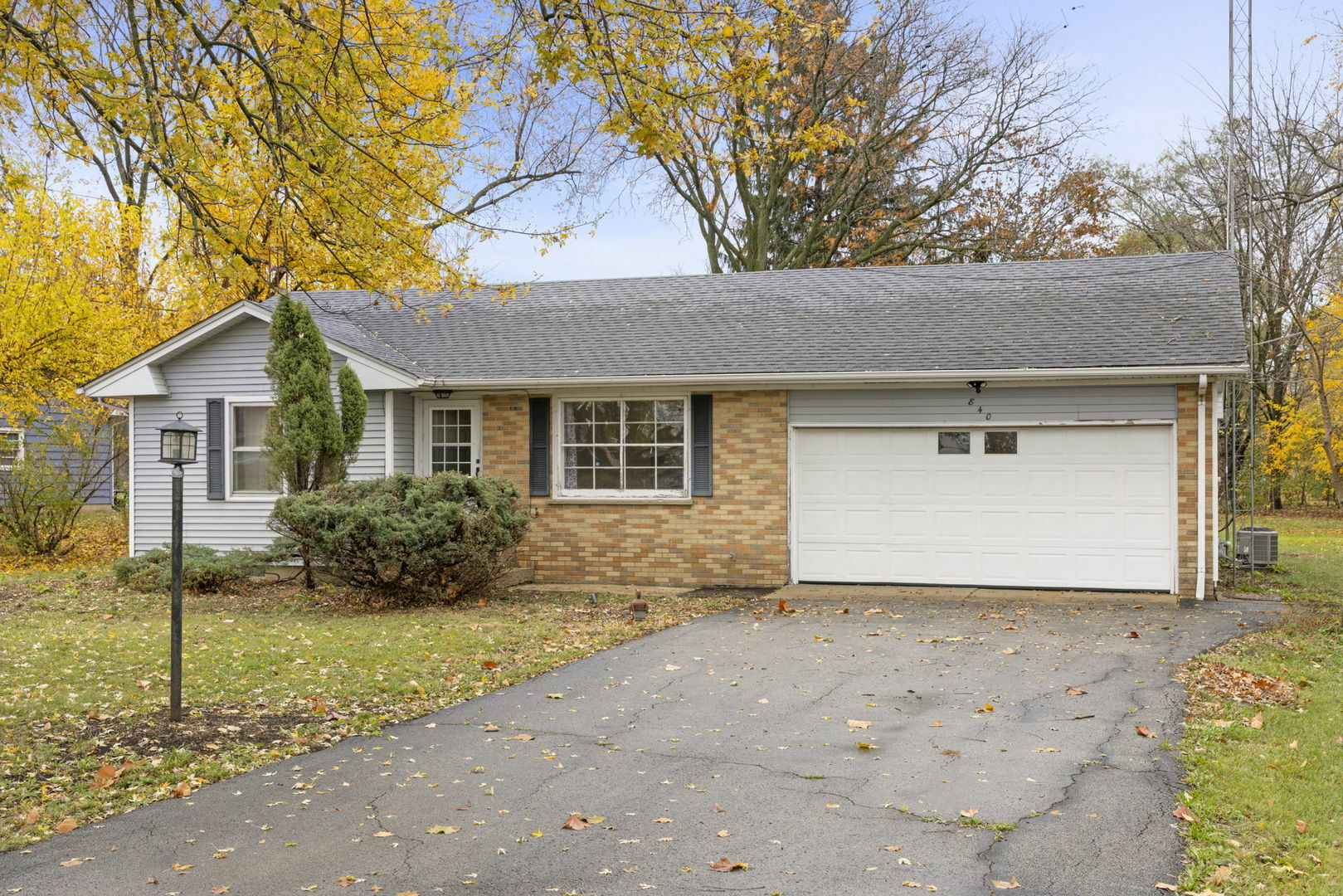 Property Photo:  840 Whitlock Avenue  IL 60506 