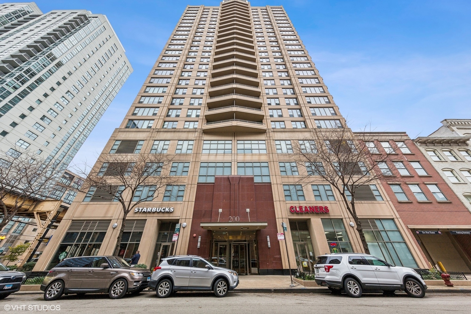 Property Photo: 200 N Jefferson Street 1601 IL 60661