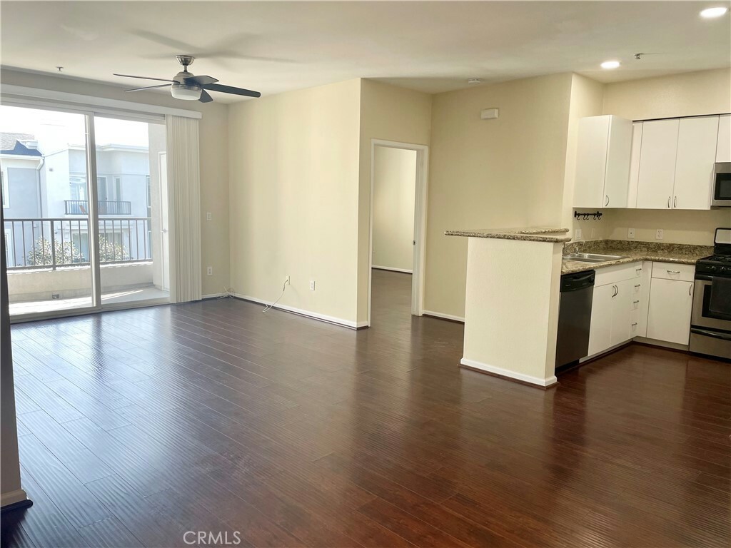 Property Photo:  1801 E Katella Avenue 4043  CA 92805 