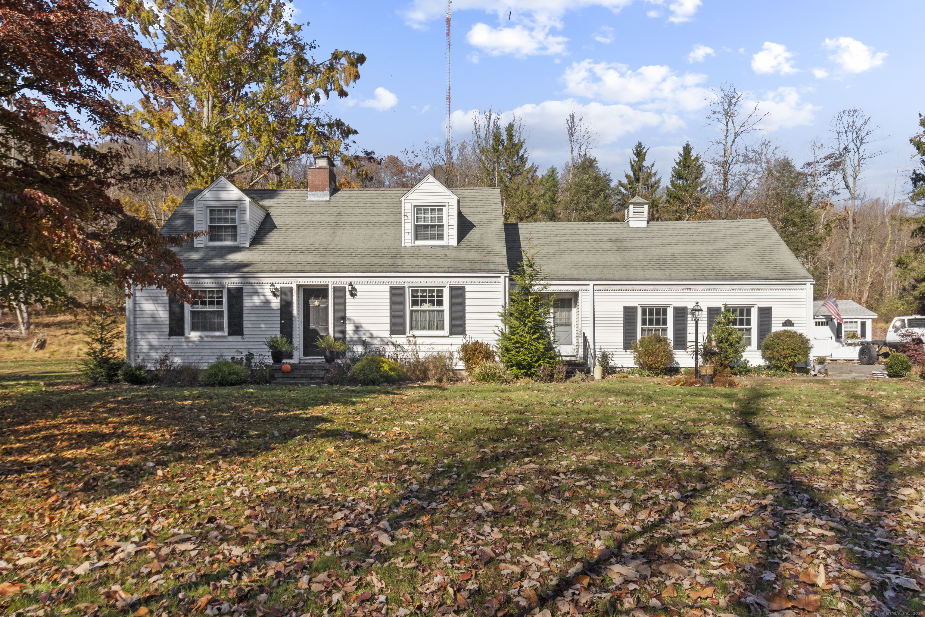 Property Photo:  1333 West Woods Road  CT 06518 