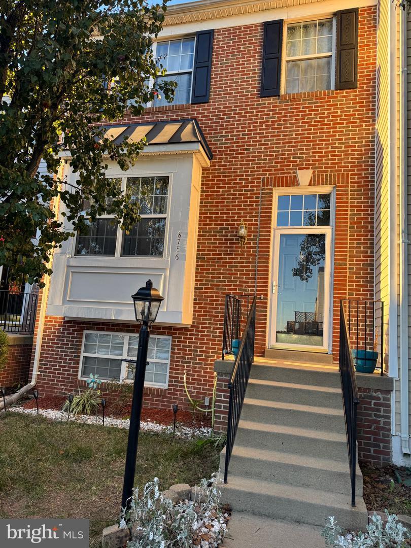 Property Photo: 8756 Dunstable Loop VA 20136