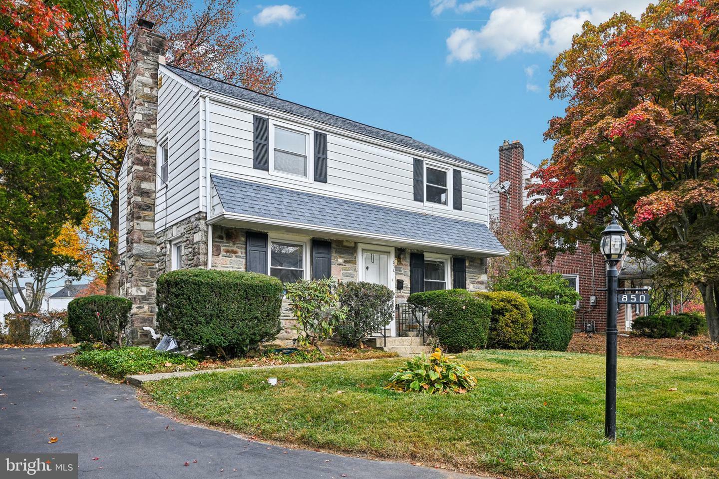 Property Photo:  850 Beechwood Drive  PA 19083 