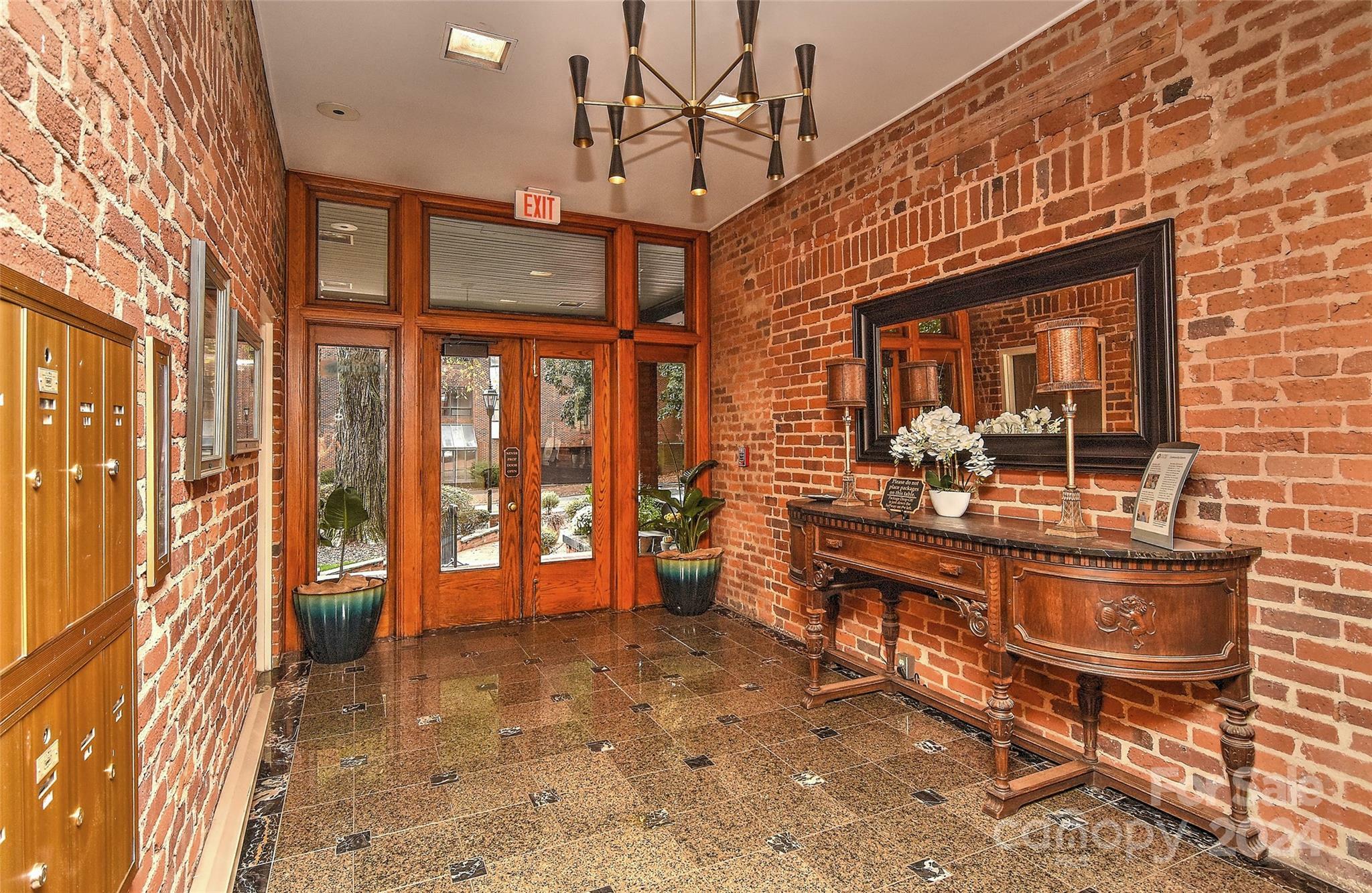 Property Photo:  229 N Poplar Street 20  NC 28202 