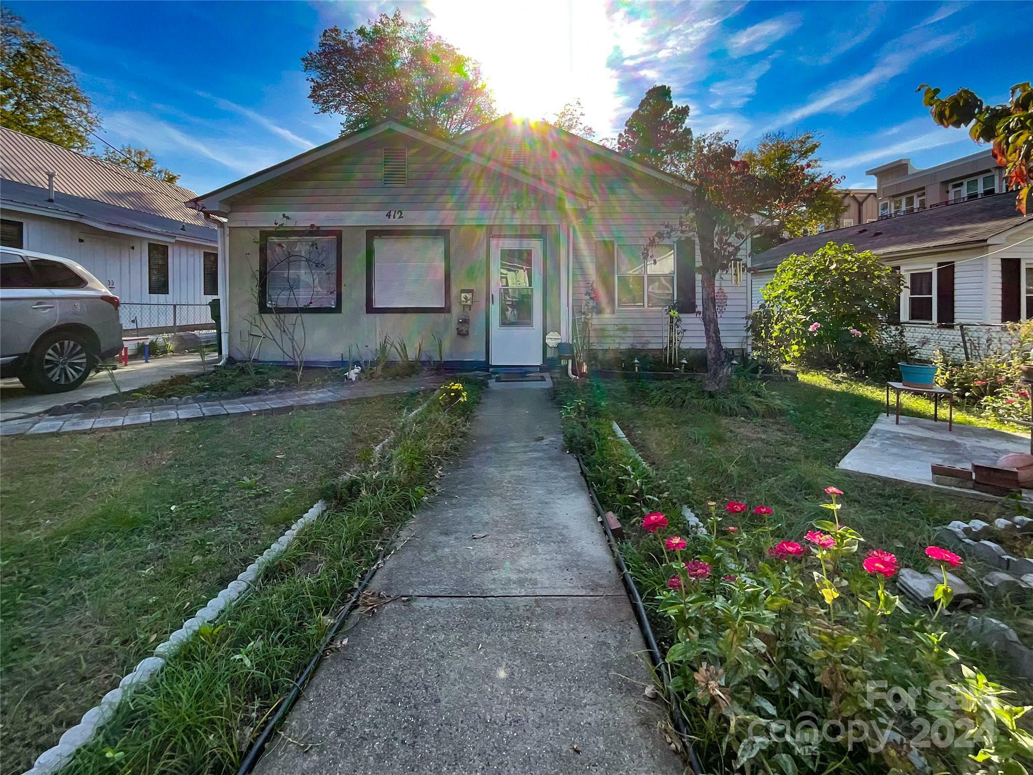 Property Photo:  412 E 18th Street  NC 28206 