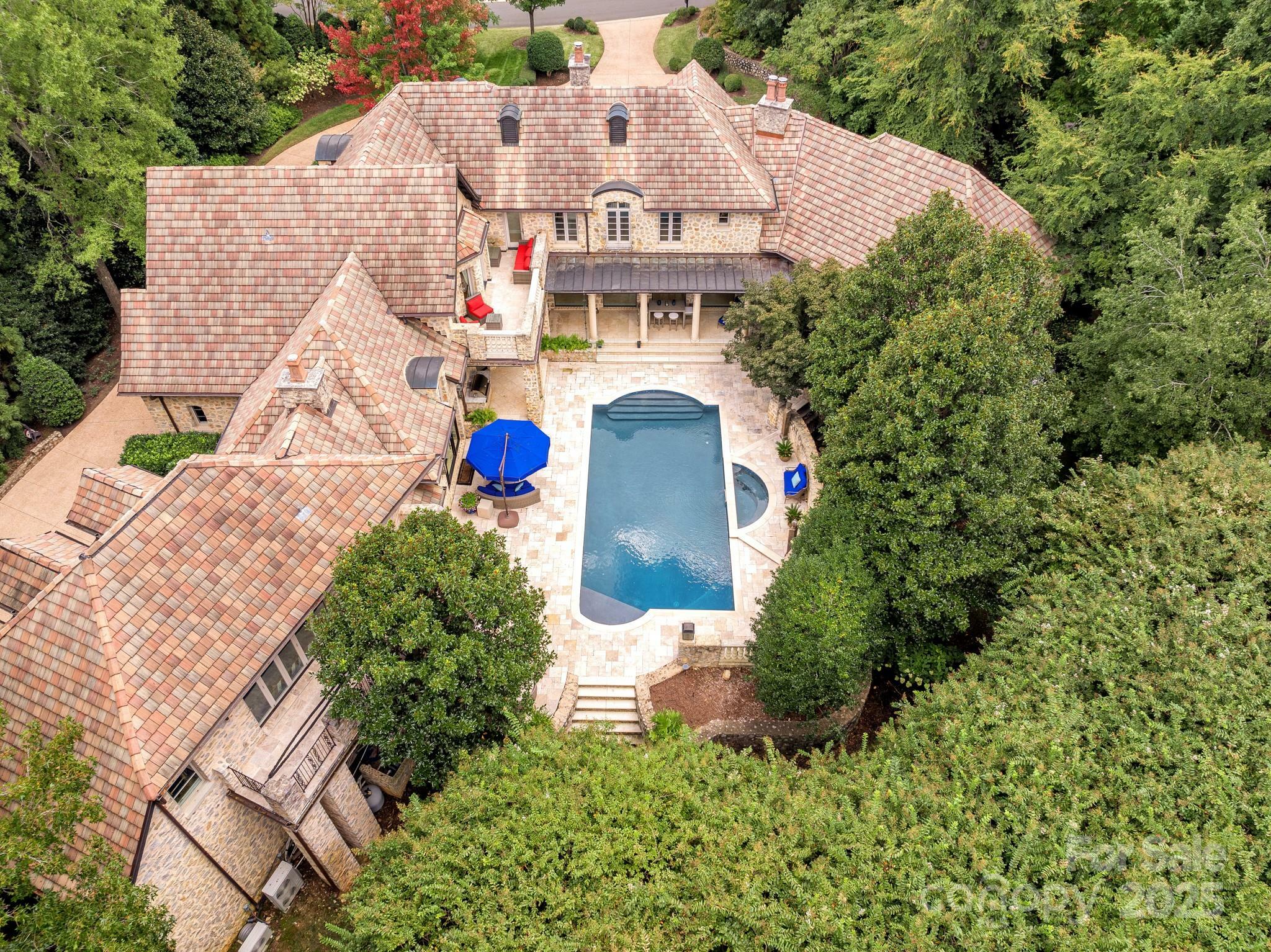 Property Photo: 4231 Fox Brook Lane NC 28211