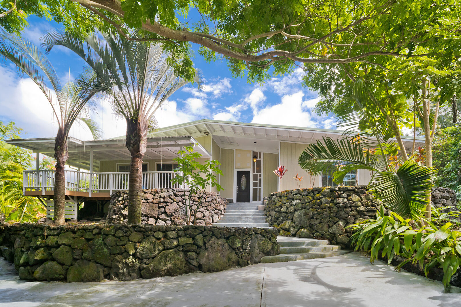 Property Photo: 78-6998 Walua Rd HI 96740