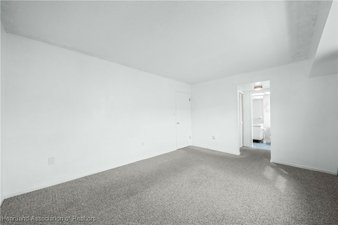 Property Photo:  2111 Lakeview Drive 9B  FL 33870 