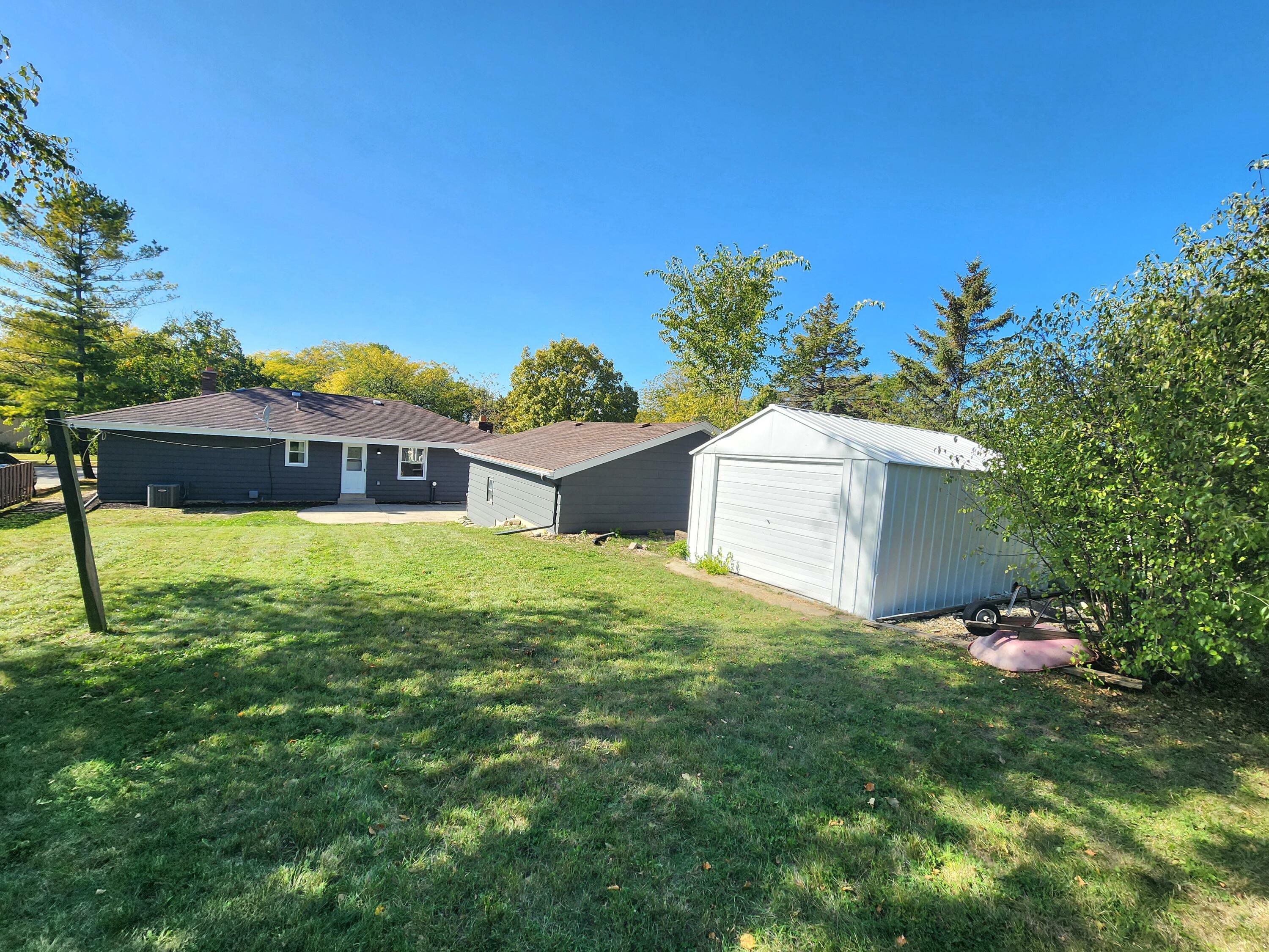 Property Photo:  901 Briar Hill Dr  WI 53188 