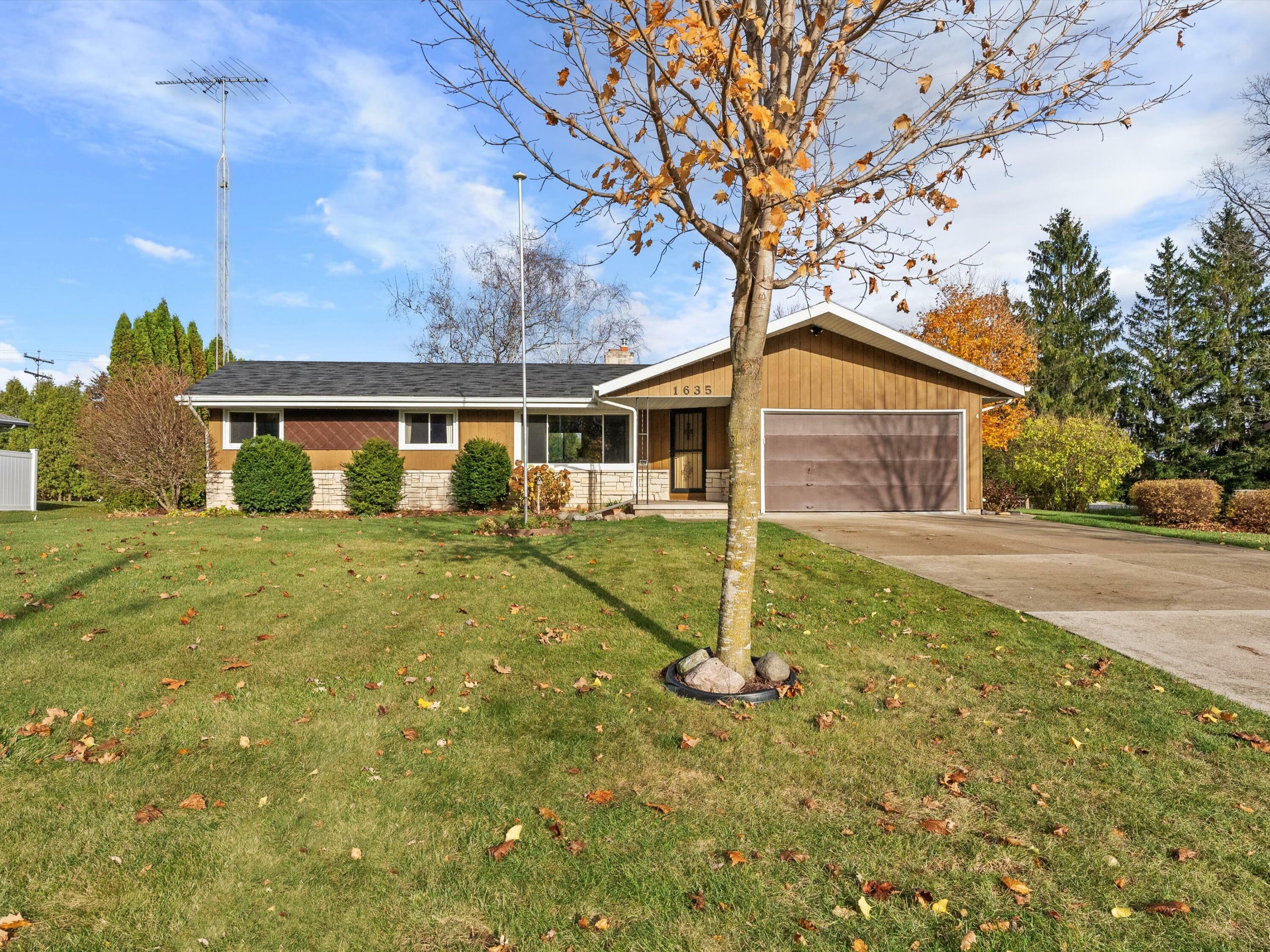 Property Photo:  1635 Sylvan Dr  WI 54220 