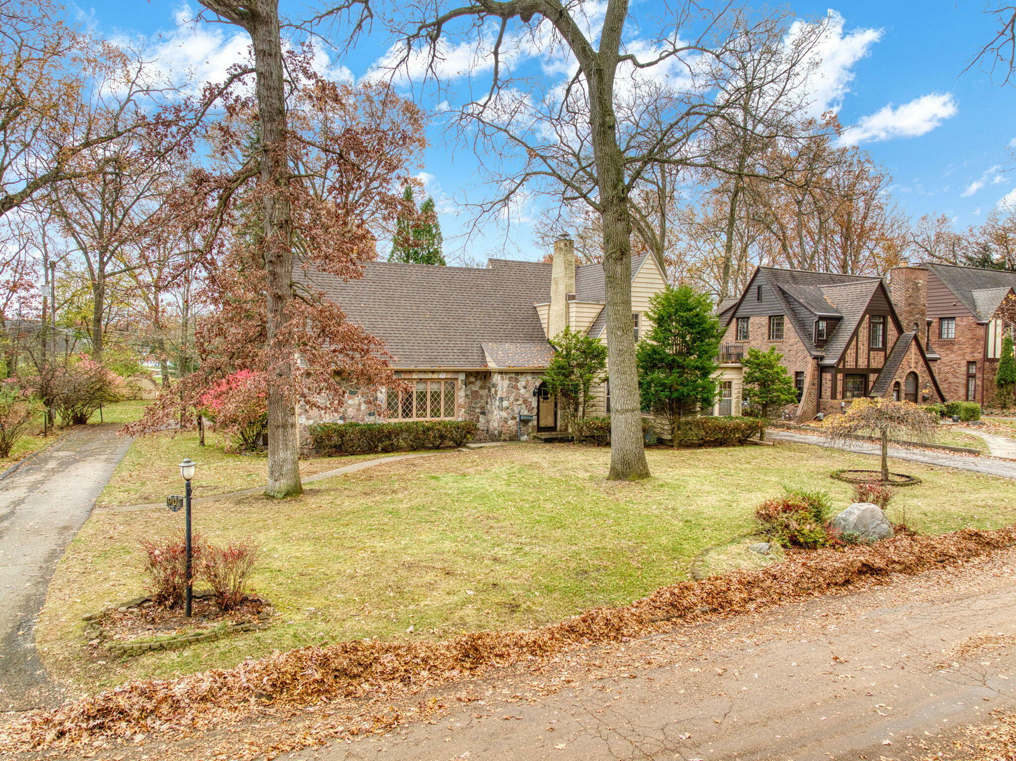 Property Photo:  901 Briarcliff Road  MI 49203 