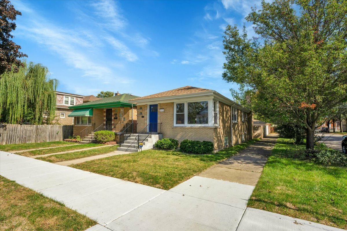 Property Photo:  10355 S Calhoun Avenue  IL 60617 