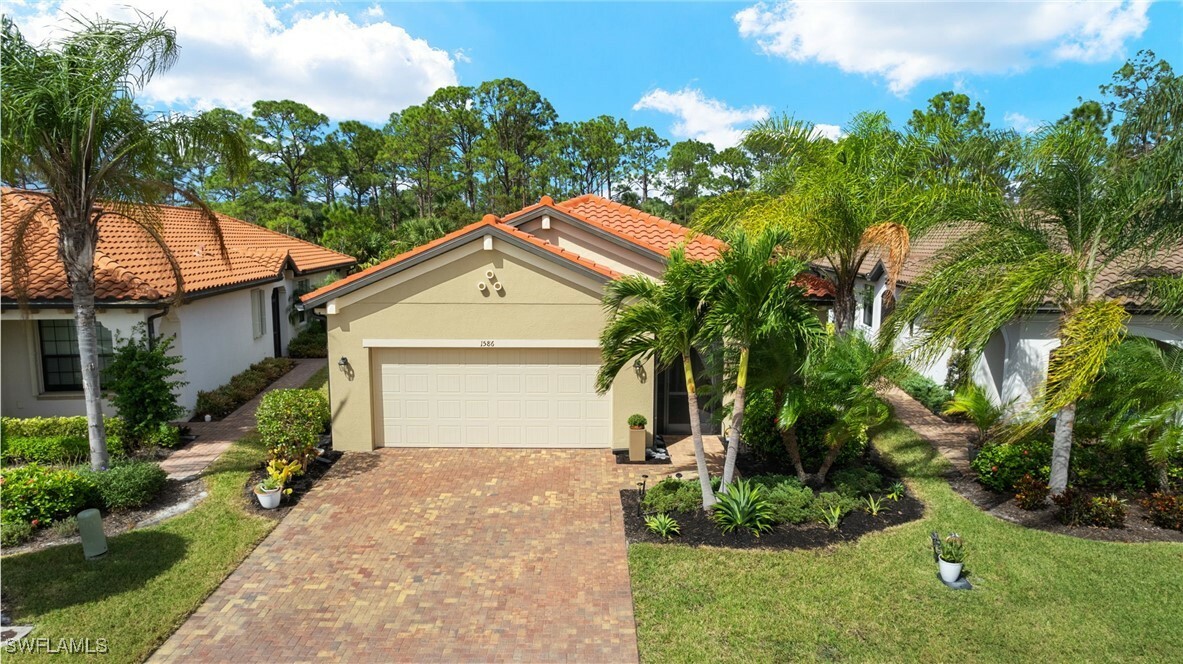 Property Photo: 1586 Marton Court FL 34113
