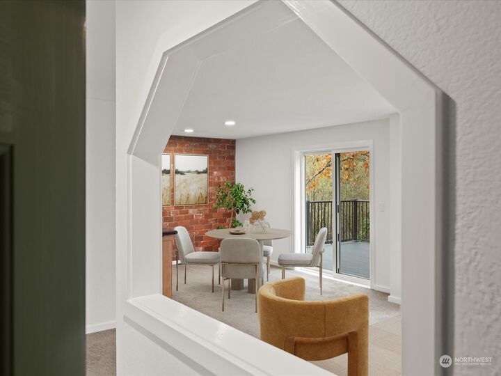 Property Photo:  427  Main Avenue S 39  WA 98045 