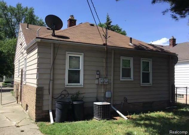 Property Photo:  18583 Woodside Street  MI 48225 