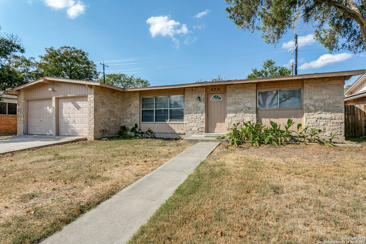 Property Photo:  429 E Lindbergh Blvd  TX 78148 
