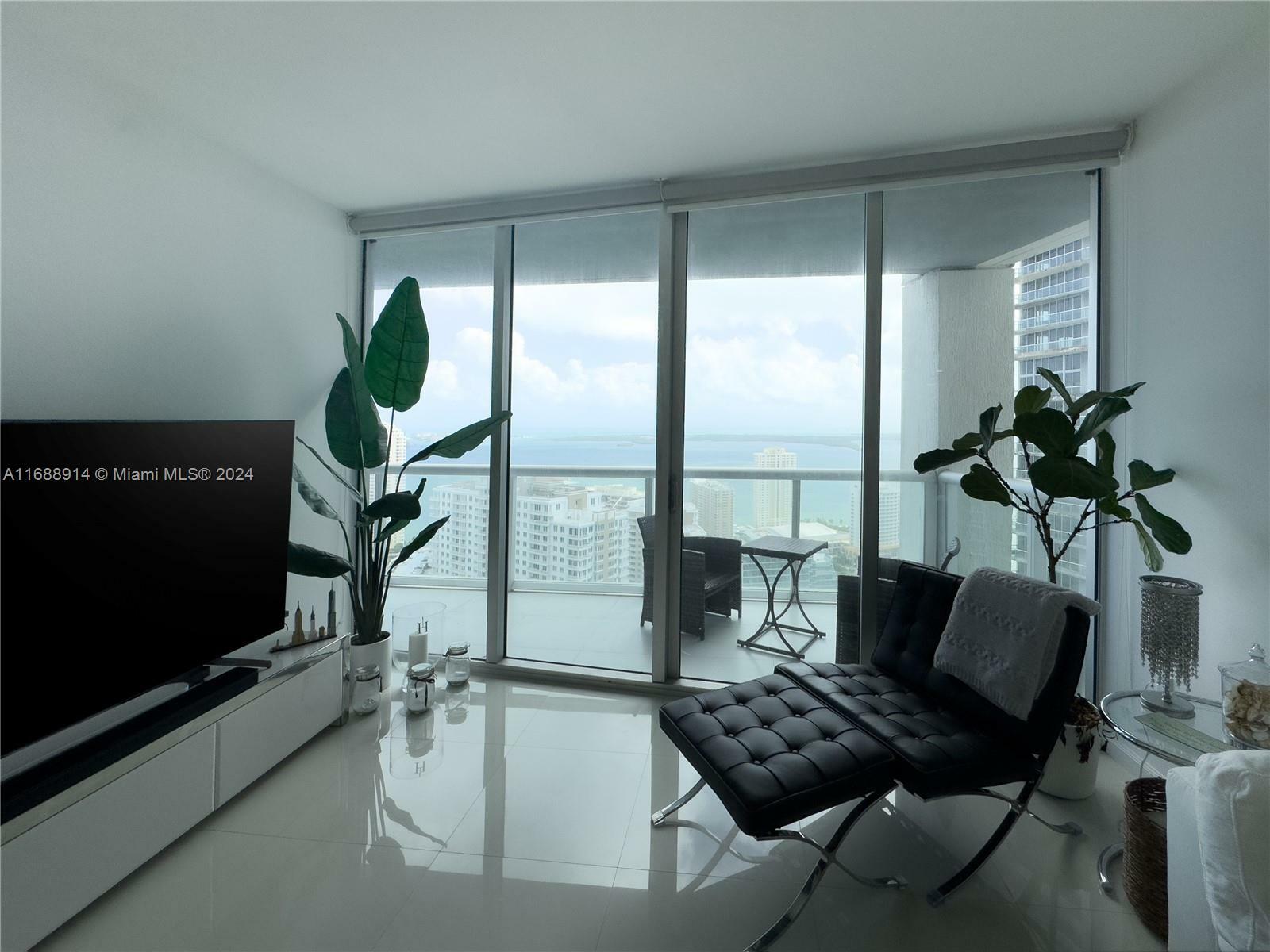 Property Photo:  475 Brickell Ave 3907  FL 33131 