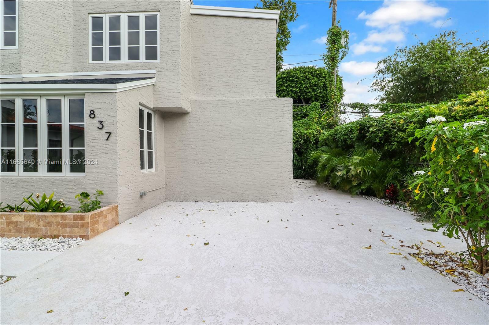 Property Photo:  837 El Rado St  FL 33134 