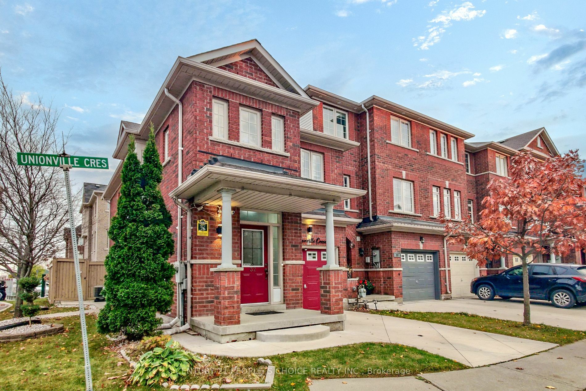 Property Photo:  32 Unionville Cres  ON L6P 2Z4 