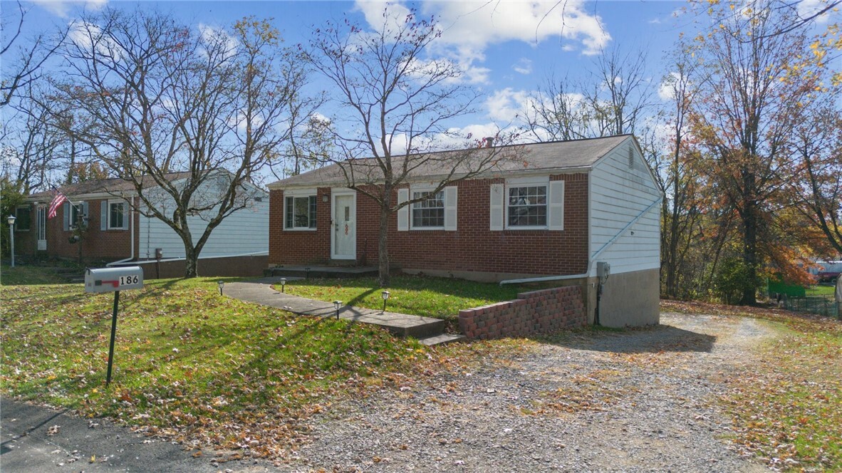 Property Photo:  186 Courtney Drive  PA 15147 