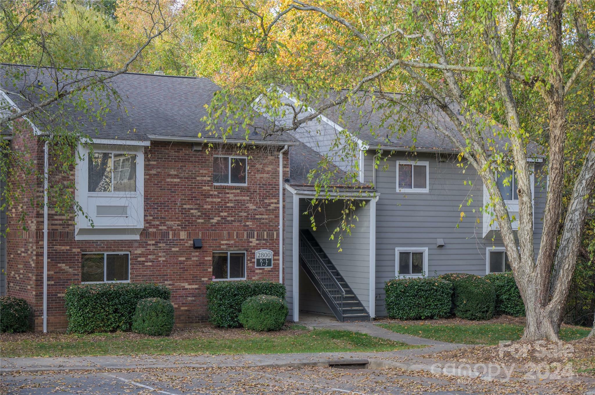 2800 Heathstead Place  Charlotte NC 28210 photo