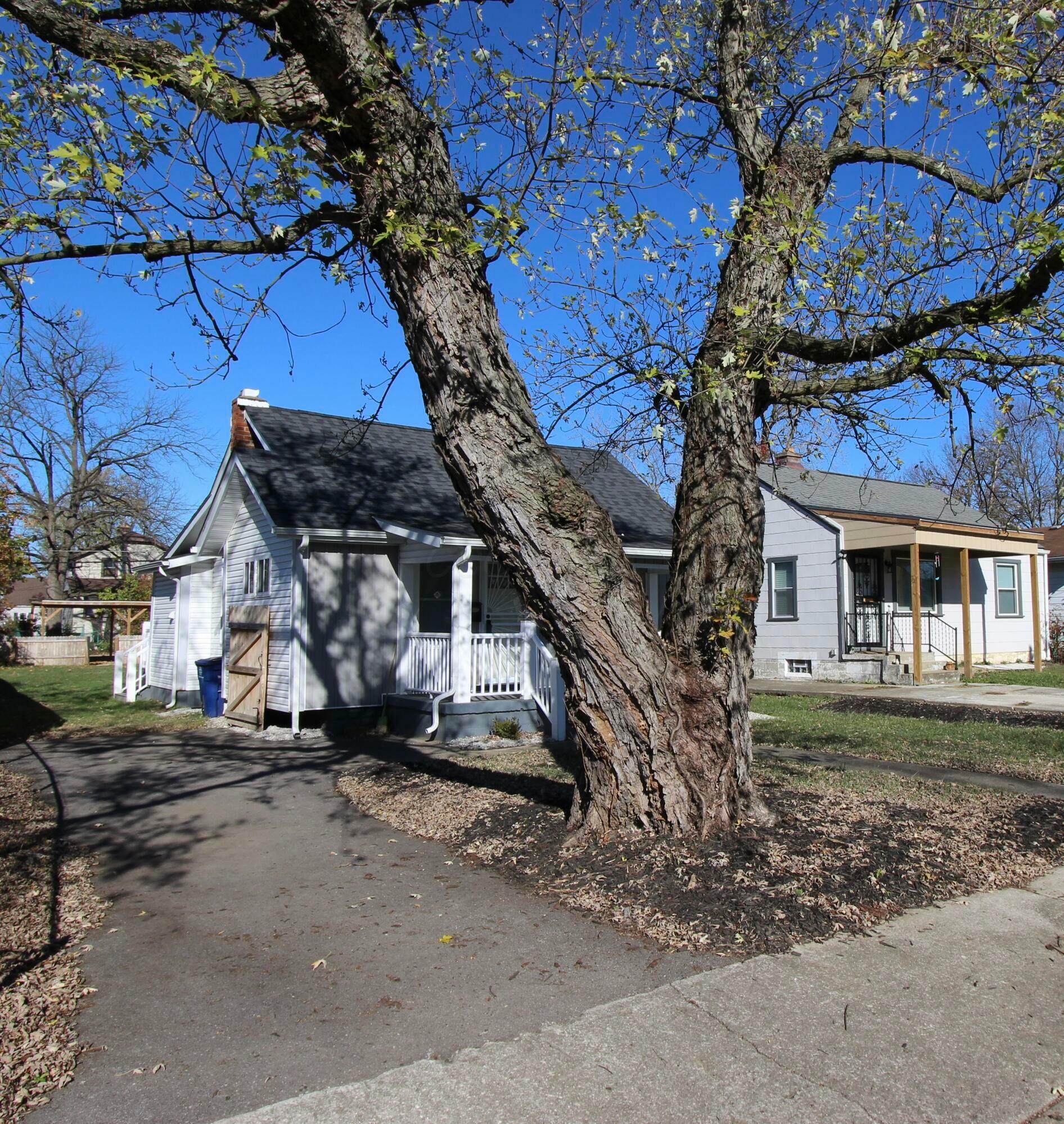 Property Photo:  2880 E 11th Avenue  OH 43219 